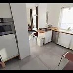 Hillside View House With Garden, Private Parking, Quiet Location - 12 Min To Old Town Anytime, Long Welcome