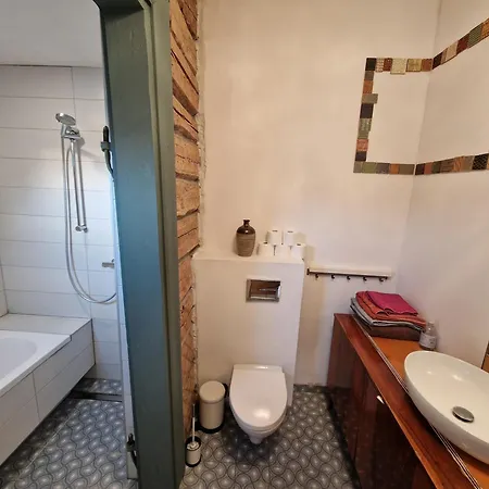 Hillside View House With Garden, Private Parking, Quiet Location - 12 Min To Old Town Anytime, Long Welcome *