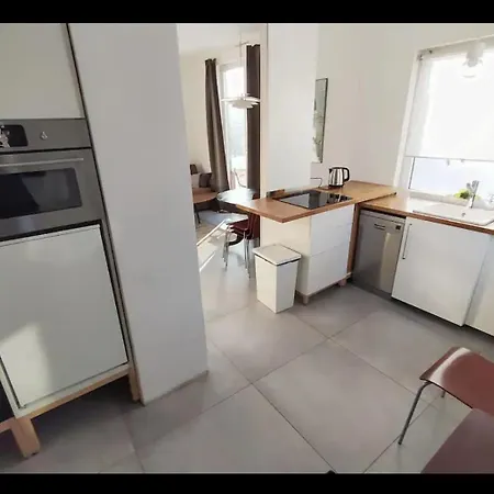 Hillside View House With Garden, Private Parking, Quiet Location - 12 Min To Old Town Anytime, Long Welcome