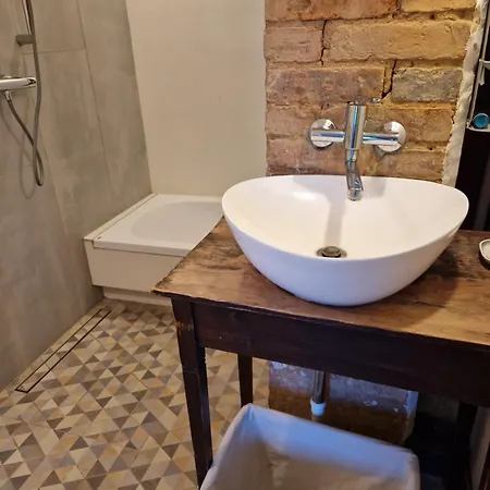 Hillside View House With Garden, Private Parking, Quiet Location - 12 Min To Old Town Anytime, Long Welcome Poilsio namai Vilnius