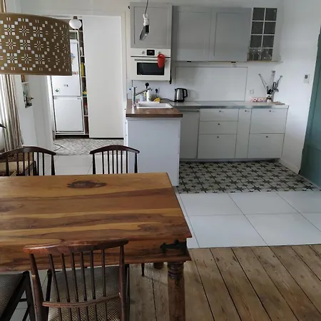 Hillside View House With Garden, Private Parking, Quiet Location - 12 Min To Old Town Anytime, Long Welcome 度假居 *