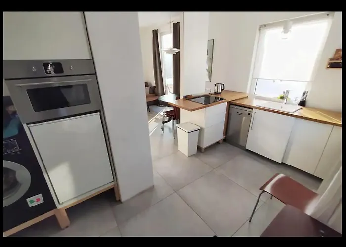 Hillside View House With Garden, Private Parking, Quiet Location - 12 Min To Old Town Anytime, Long Welcome