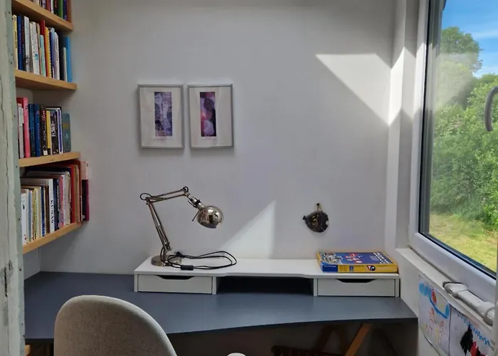 Hillside View House With Garden, Private Parking, Quiet Location - 12 Min To Old Town Anytime, Long Welcome *