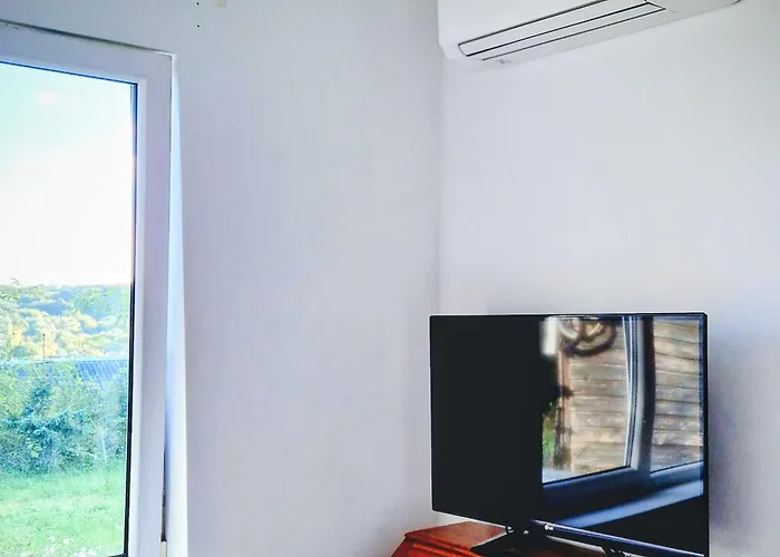 Hillside View House With Garden, Private Parking, Quiet Location - 12 Min To Old Town Anytime, Long Welcome Vilnius