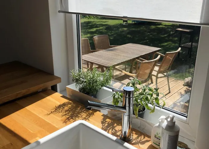 Hillside View House With Garden, Private Parking, Quiet Location - 12 Min To Old Town Anytime, Long Welcome Feriehus *